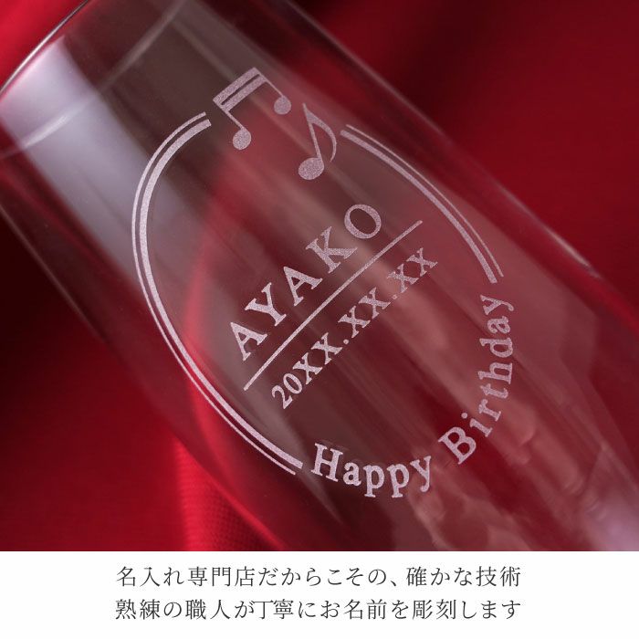 熟練の職人が丁寧にお名前を彫刻します