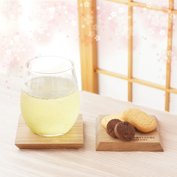 国産サクラ材の名入れコースター