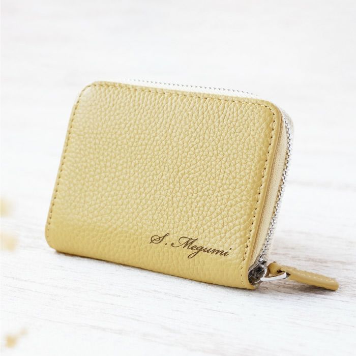 ペールイエロー